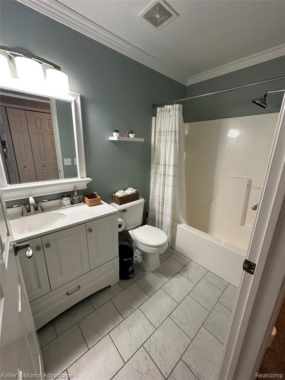 Building Photo - 2057 Holly Berry Ln