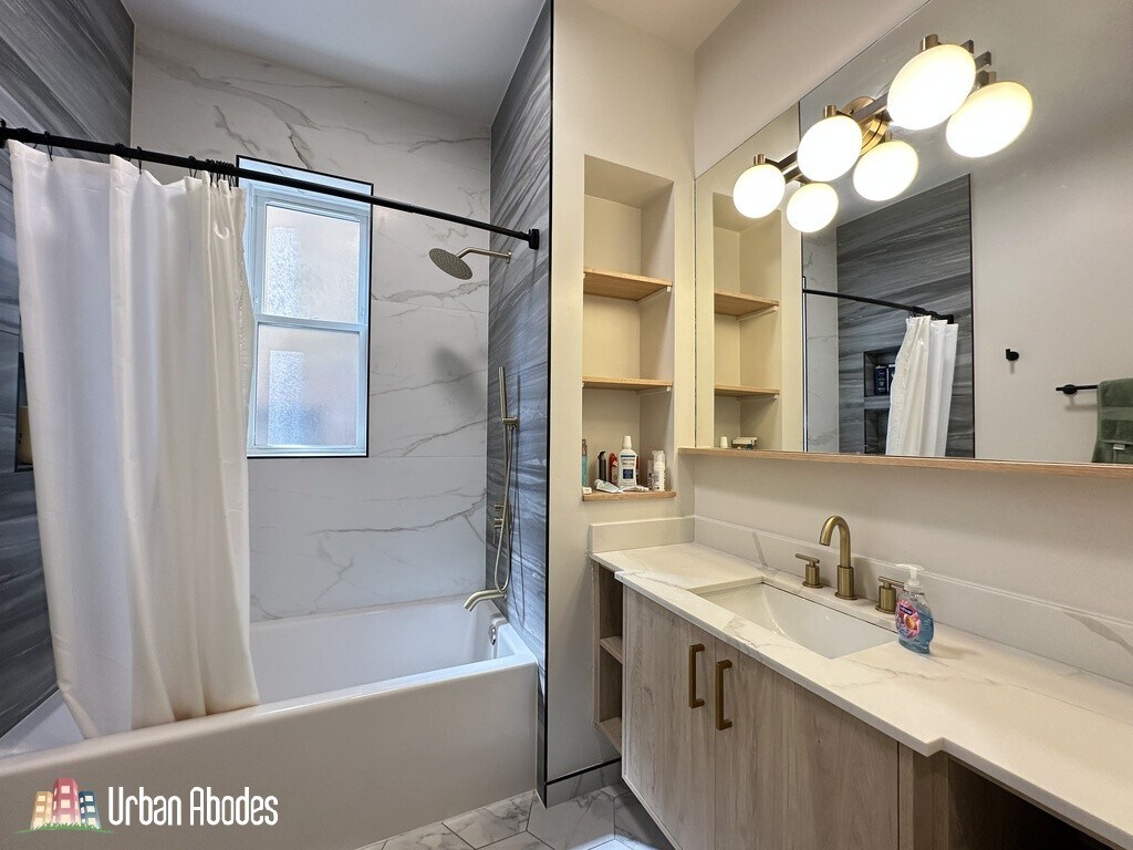 Building Photo - 841 N Mozart St