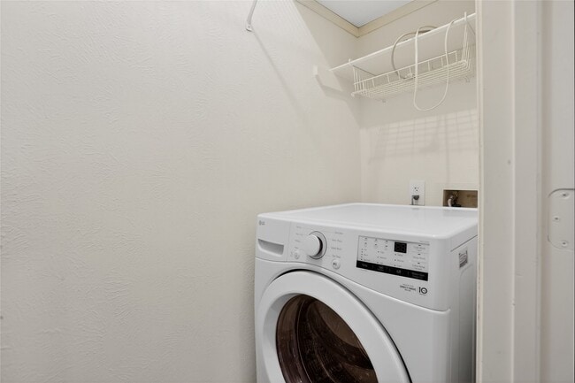 Building Photo - 15 S Avonlea Cir