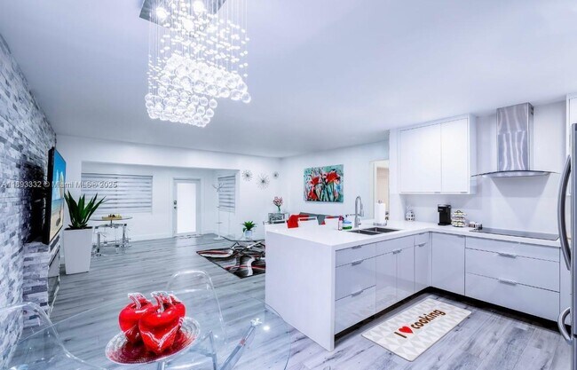 Building Photo - 348 Minola Dr