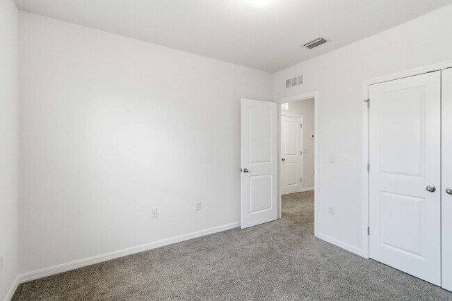 Building Photo - 9973 Hound Chase Dr
