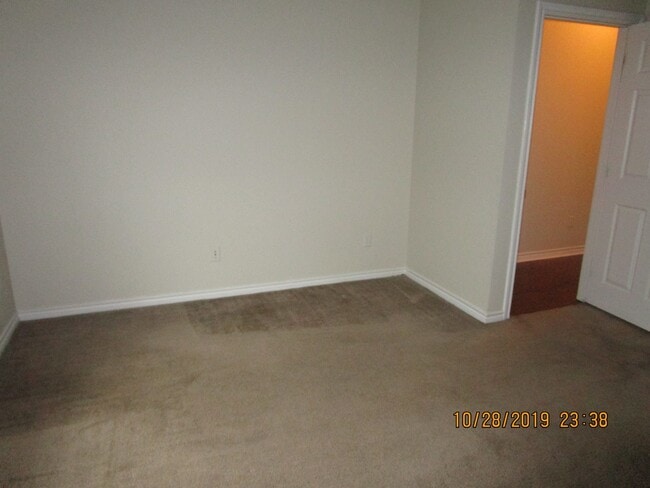 Building Photo - College Station - Spacious 3 bedroom/ 3 bath duplex off Graham Rd