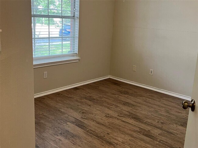 Building Photo - 813 Black Locust Drive West