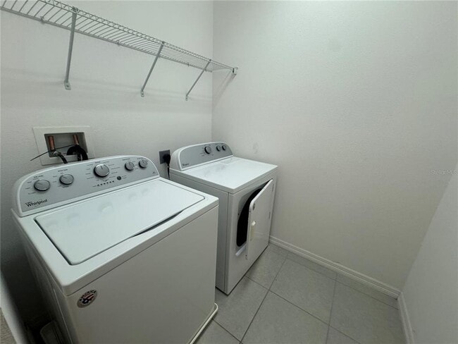 Building Photo - 1236 Countrymen Ct
