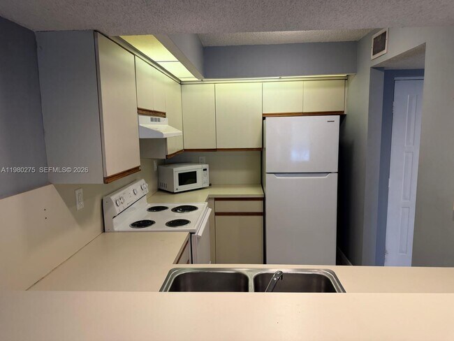 Building Photo - 8810 SW 132nd Pl