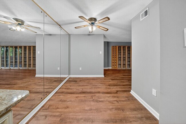 Building Photo - Available Now! 1 Bed / 1 Bath Condo in the...