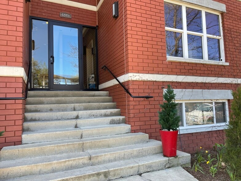 Secure front entrance/gated - 5941 W Corcoran Plz