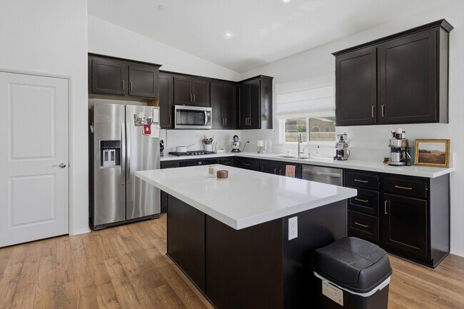 Building Photo - 83110 Raven Ln