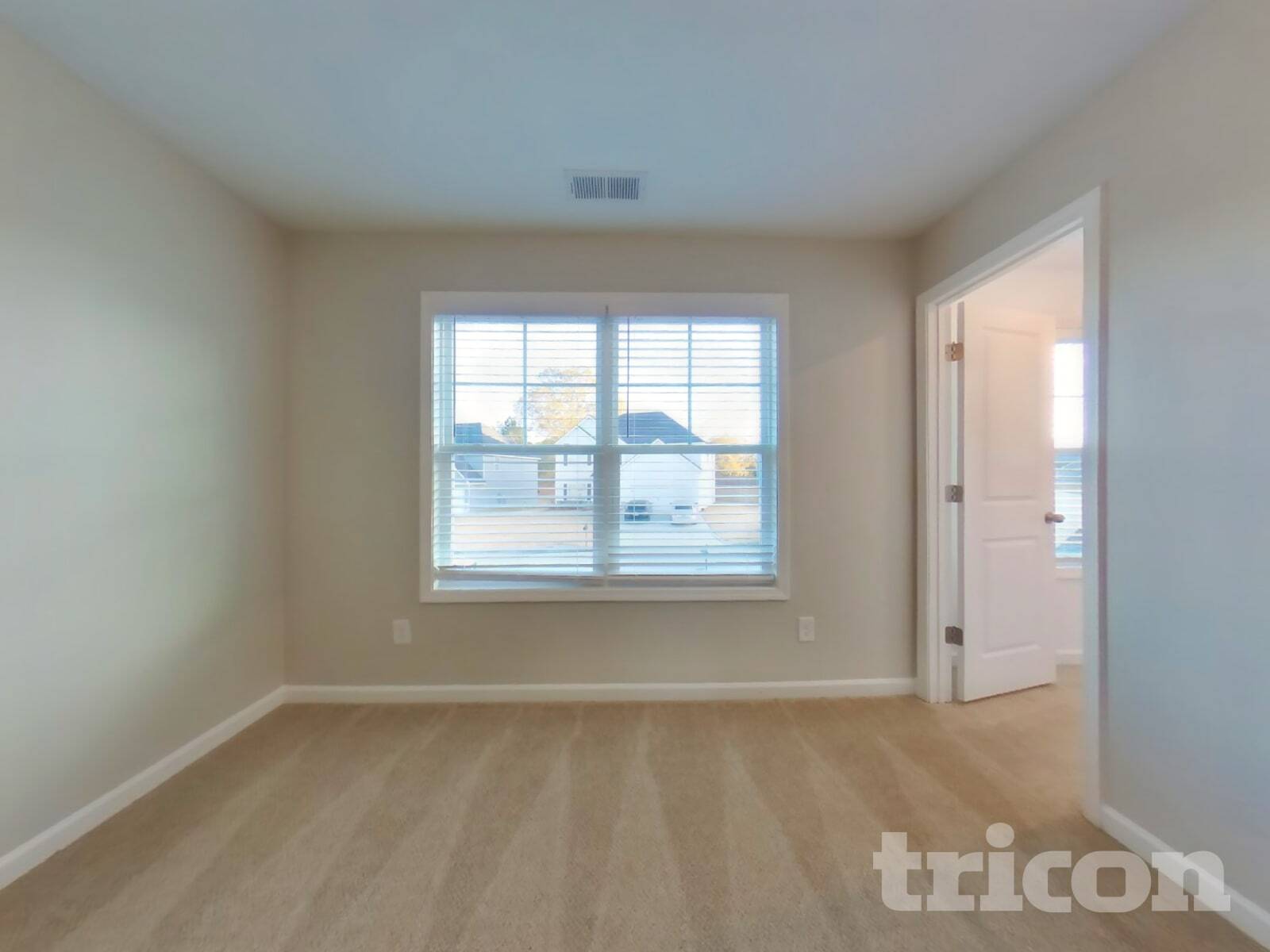 Building Photo - 142 Waters Edge Pkwy