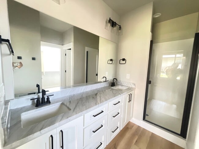 Building Photo - 3 bed 2 bath House in Nephi