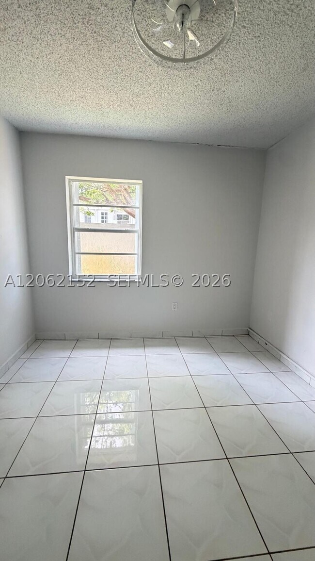 Building Photo - 120 Royal Palm Rd