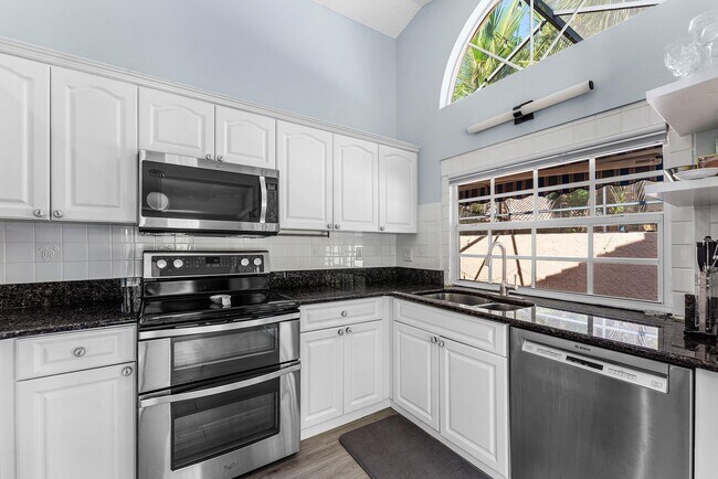 Building Photo - 559 NW 38th Terrace