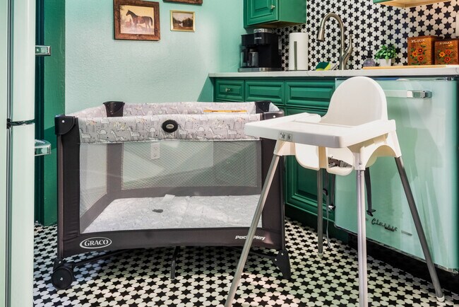 Building Photo - 713 Grandin Rd