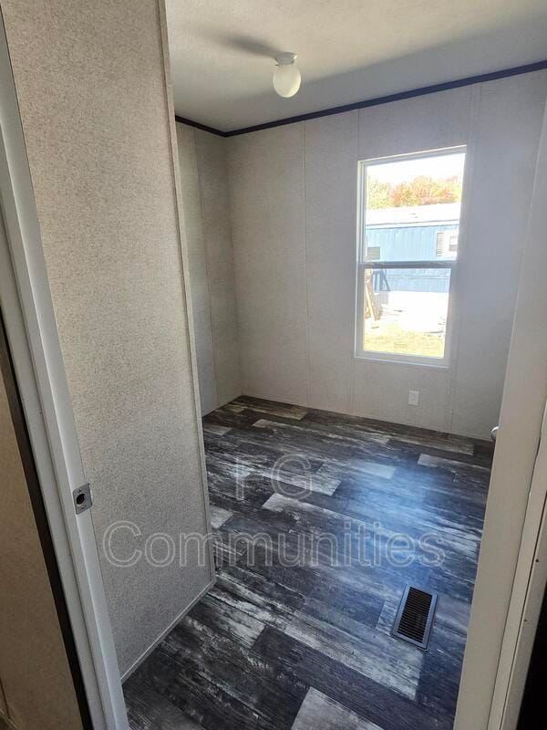 Building Photo - 711 Leasburg Rd