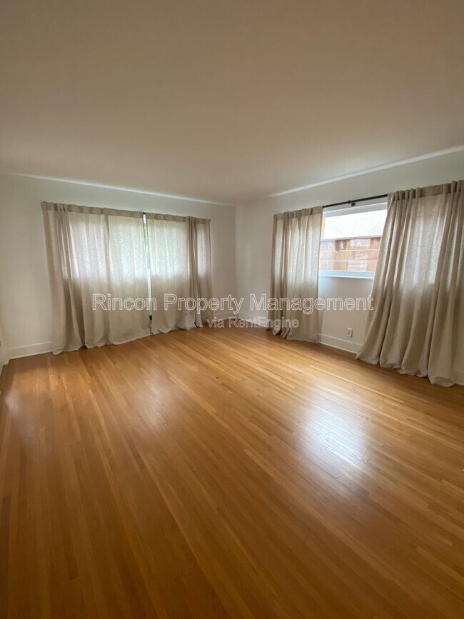 Building Photo - 373 Sierra Dr