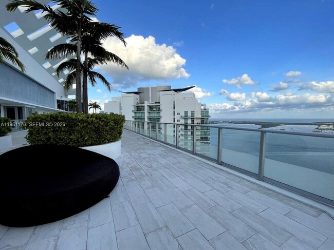 Building Photo - 1300 Brickell Bay Dr