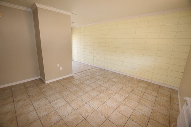 Building Photo - 1031 Royal Palm Ave