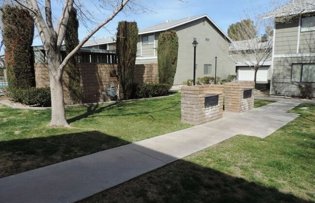 Building Photo - Cozy 3 bed 2.5 bath