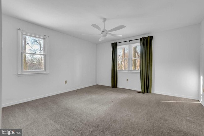 Building Photo - 1080 Crestview Dr