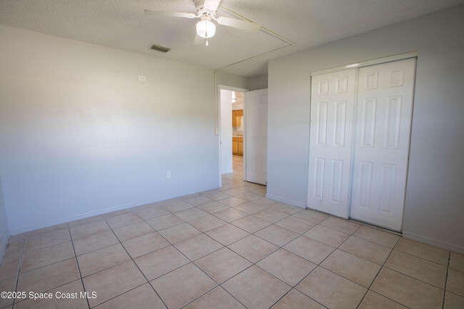 Building Photo - 415 Country Ln Dr