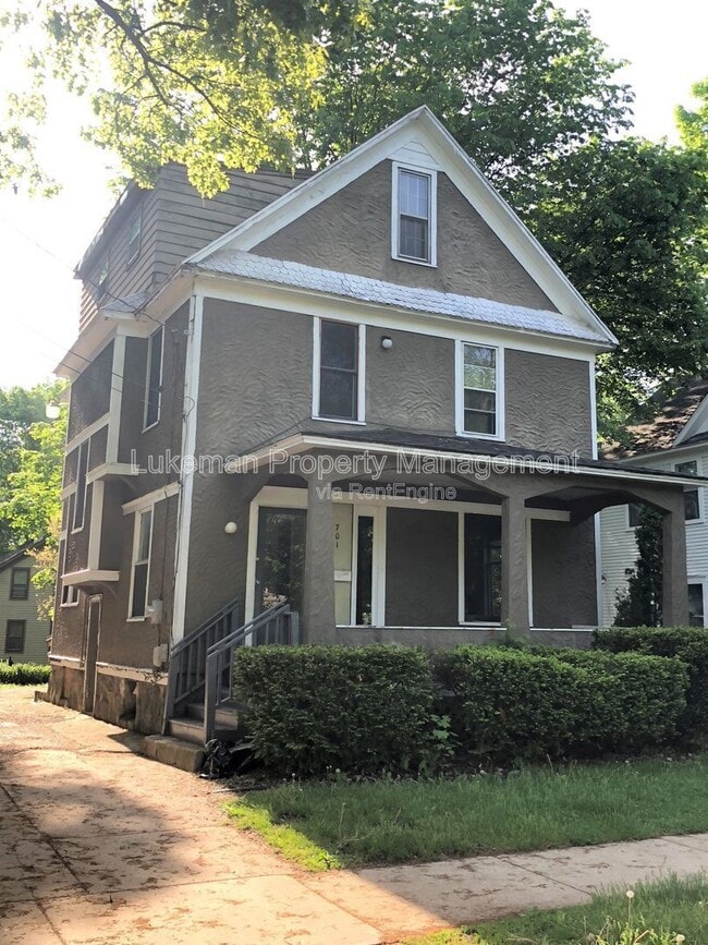 Building Photo - 701 Davis St