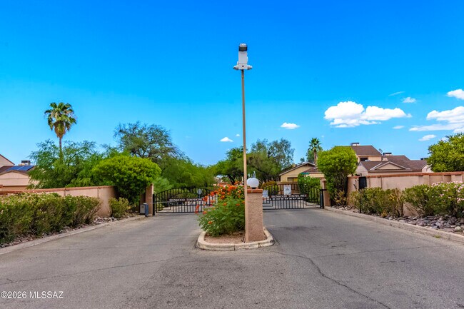 Building Photo - 2549 N Palo Santo Dr