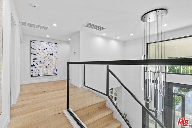 Building Photo - 18101 Green Meadow Dr