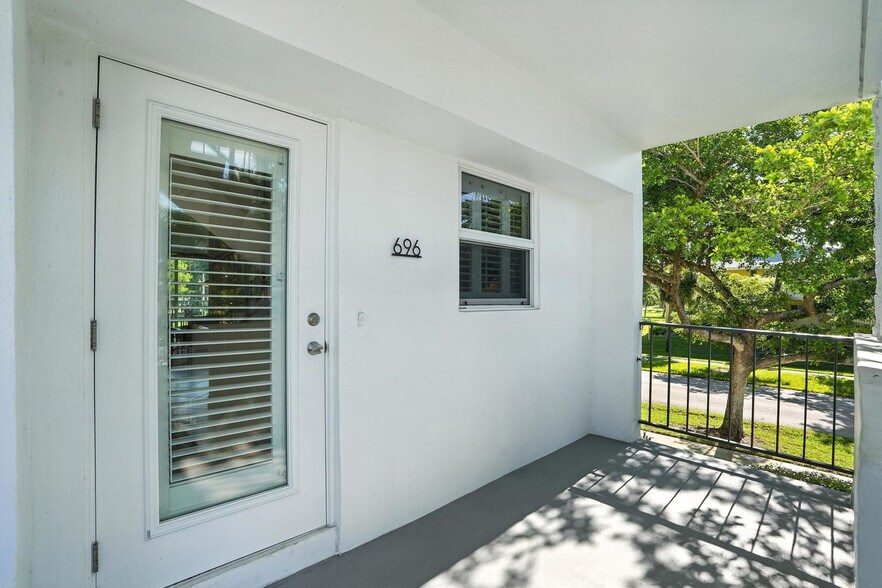 Building Photo - 636 Broad Ave S