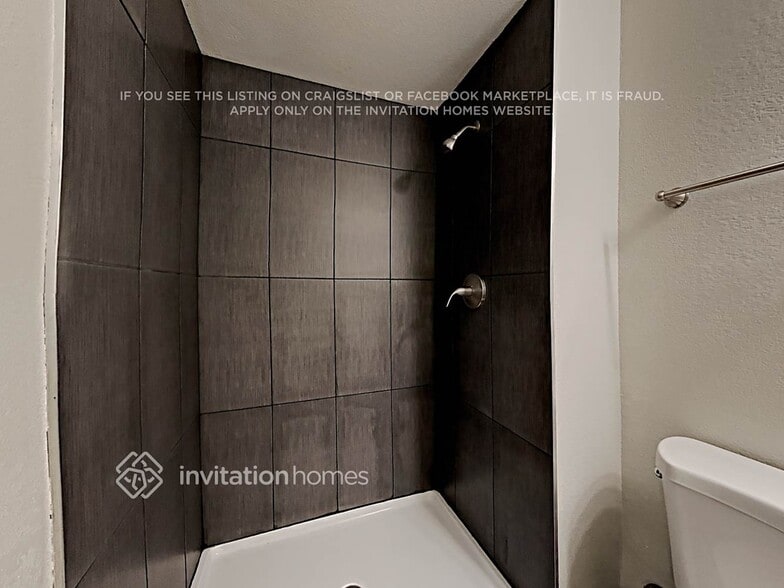 Building Photo - 5554 Kingsboro Dr