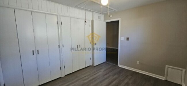 Building Photo - Renovated 1 Bedroom at Campbell Apartments Near Downtown Available Now!