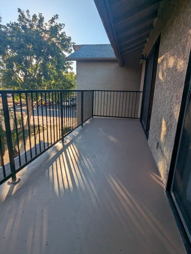 Building Photo - 2 Bedroom-1 Bathroom Single Story Condo; 2nd floor unit in Lakeside