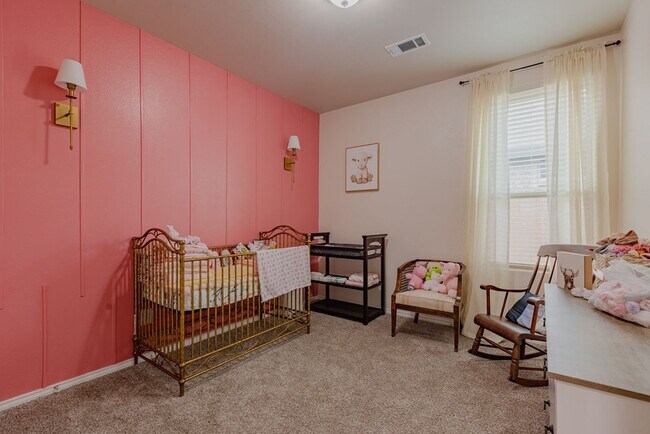 Building Photo - 1928 Ebbets Dr