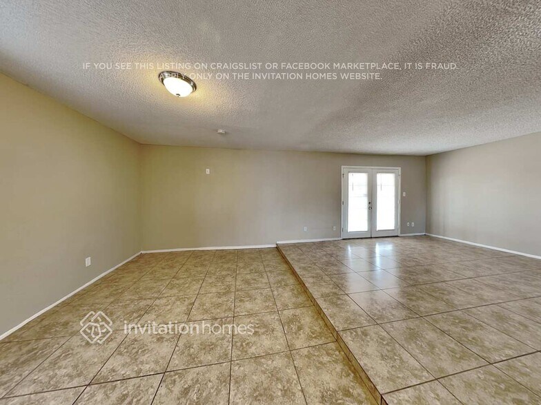 Building Photo - 8527 W Vale Dr