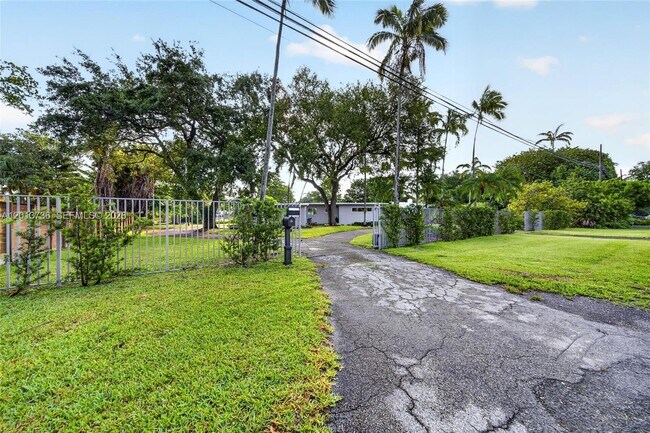 Building Photo - 11665 W Biscayne Canal Rd