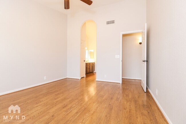 Building Photo - 10257 W Pasadena Ave