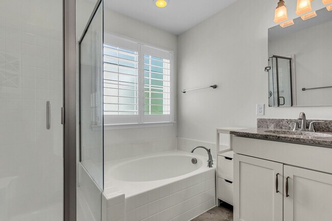 Building Photo - 4 Bed 3 Bath on Tepal - NEW