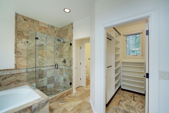 Building Photo - 4bd/3.5ba North Bend Home