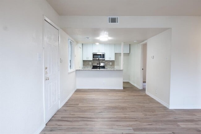 Building Photo - 2401 Bucks Run