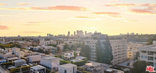 Building Photo - 435 N Oakhurst Dr