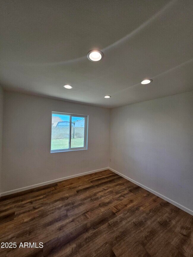 Building Photo - 4910 W Corrine Dr