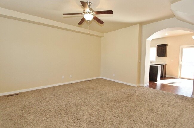 Building Photo - Immaculate Townhouse w/2 Car-Garage