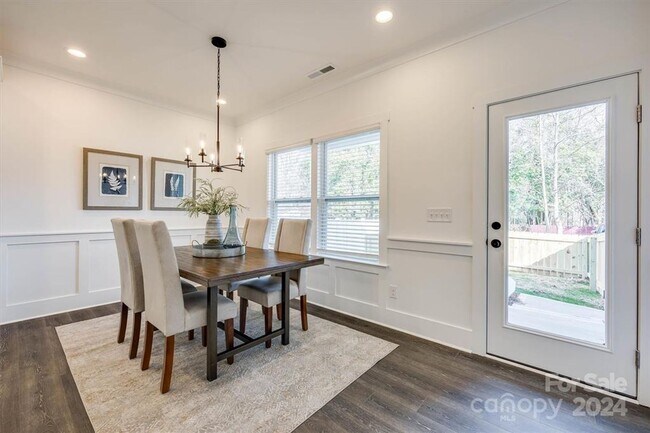 Building Photo - 1241 Eastway Dr