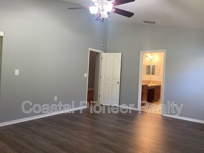 Building Photo - 10542 San Travaso Dr