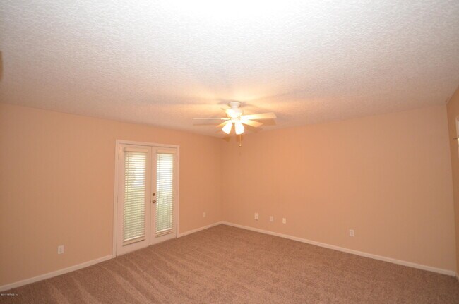 Building Photo - 13715 Richmond Park Dr N