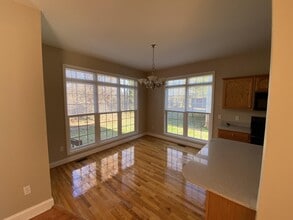 Building Photo - 208 Summergrass Dr