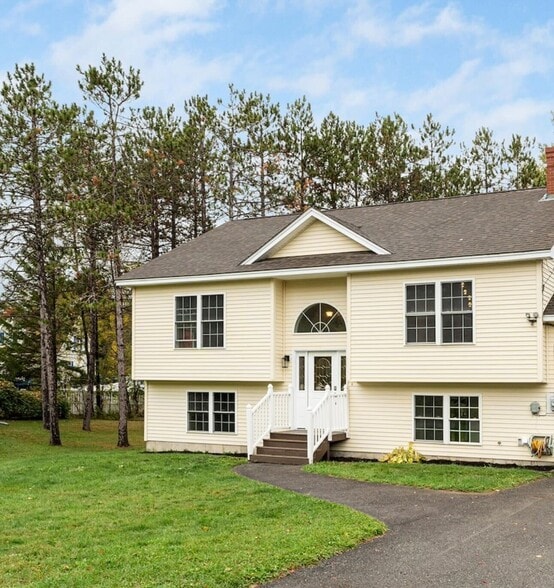 Primary Photo - 21 Yankee Ave