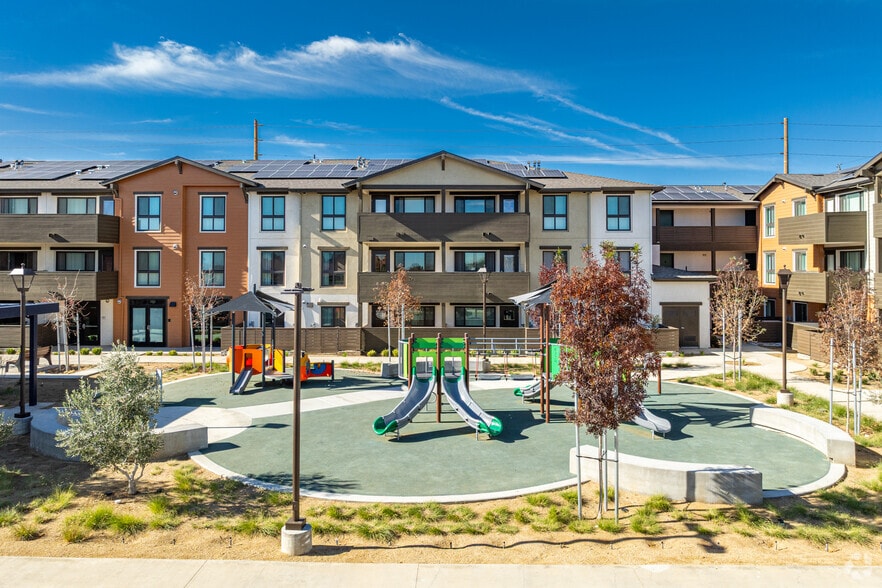 Building Photo - Juniper Grove