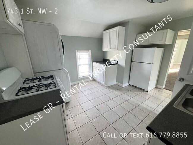 Primary Photo - Two Bedroom Upper Duplex w/ Laundry In Unit!