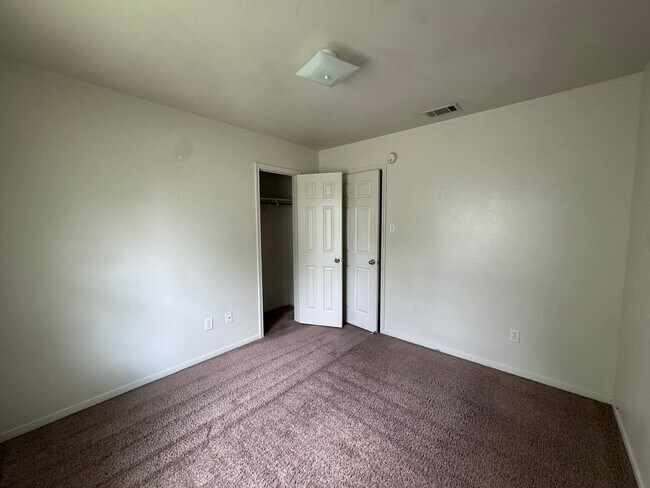 Building Photo - 1430 Shoshoni Trail