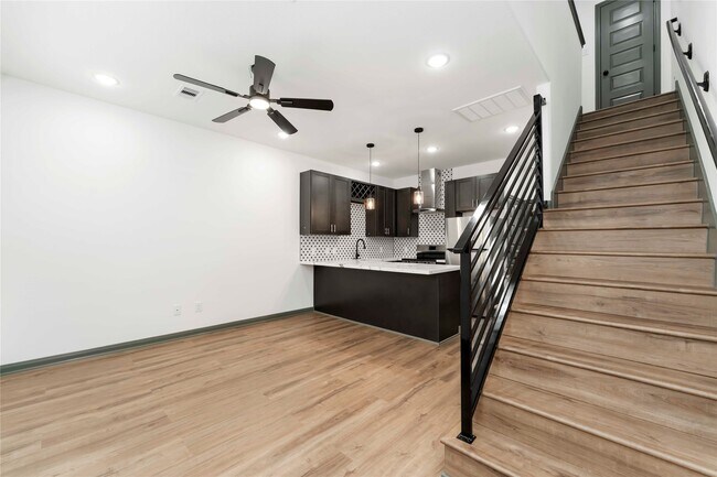 Building Photo - 7987 Chateau St